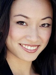 Стефани Й. Ванг