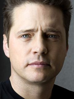 Джейсон Пристли