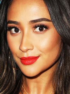 Шей Митчелл