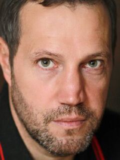 Джулиан Риветт