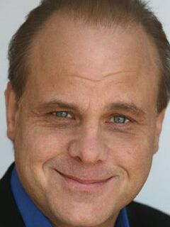 Дэннис В. Холл