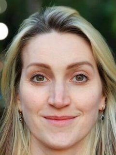 Анна Комарова