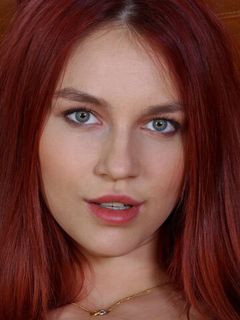 Лея Десантис