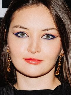 Полина Елсакова