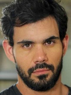 Жулиану Казарре