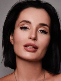 Поля Полякова