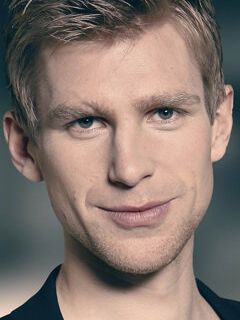 Пер Мертесакер