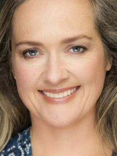 Элизабет Истер