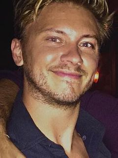 Уэсли Баркер