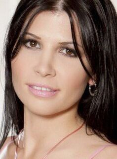 Ребека Линарес