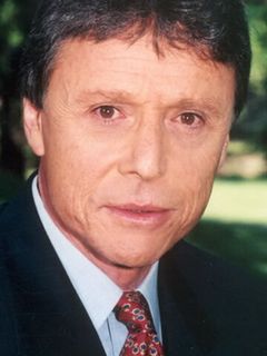 Энрике Нови