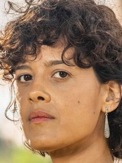 Маевэ Жинкингз