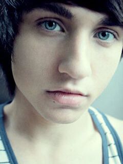 Алекс Эванс