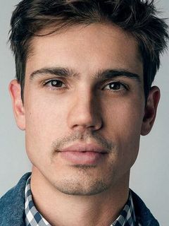 Таннер Новлан