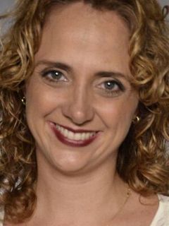 Летисия Иснард