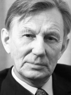 Михаил Дудин