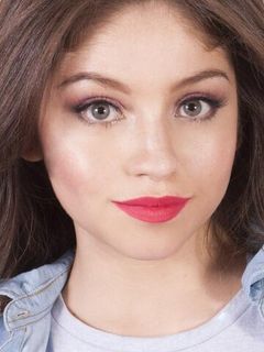 Кароль Севилья