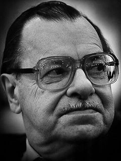 Валентин Янин