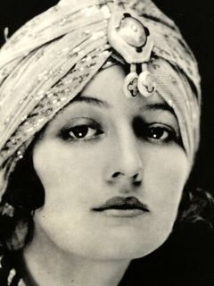 Дорис Кенион