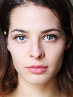 Эстер Комар