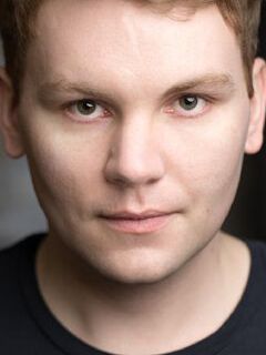 Леон Викерз