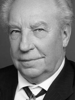 Николай Леонов