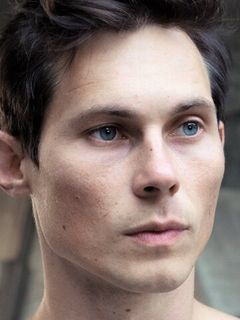 Денис Толяренко