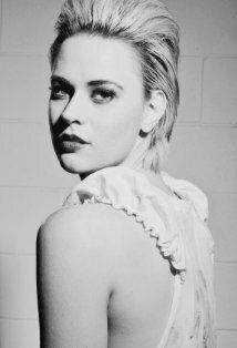 Жаклин Истон