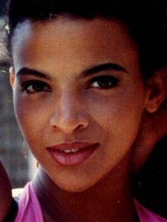 Мари Азириде