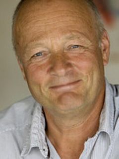 Густав Левин