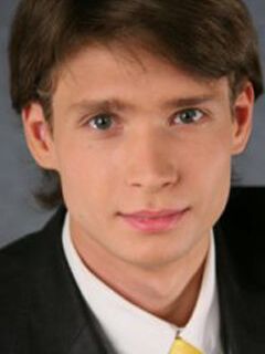 Александр Николаев