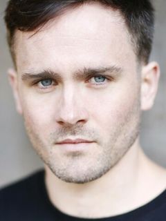 Фионн Уолтон