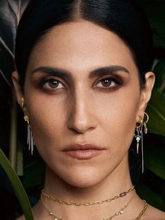 Мэгги Азарзар