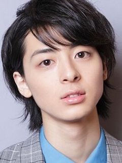 Махиро Такасуги