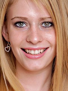 Элли Джеймс