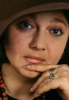 Каринэ Фолиянц