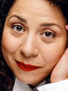 Махалия Бело