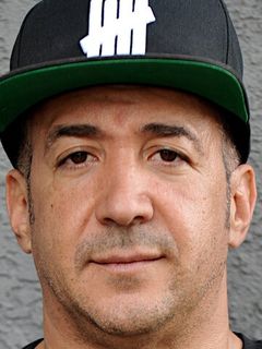 Шон Е. ДеМотт