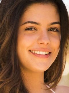 Жулия Далавиа