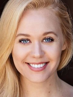 Клара Хелмс