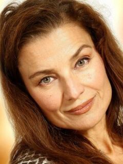 Элли Медейрос