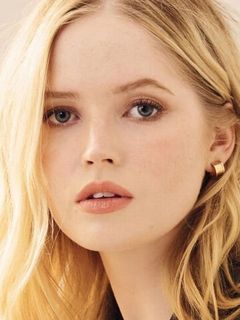 Элли Бамбер