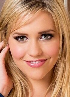 Миа Малкова