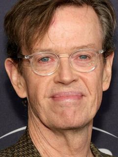 Дилан Бейкер