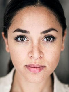 Мона Пирзад