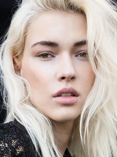 Стефани Мичова