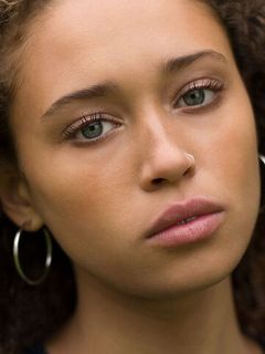Элла-Рэй Смит