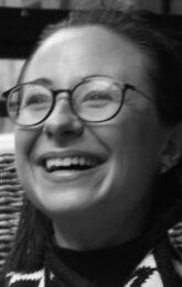 Petra Vasvari de León