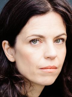 Кэролайн Стас