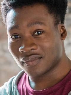 Фисайо Акинаде